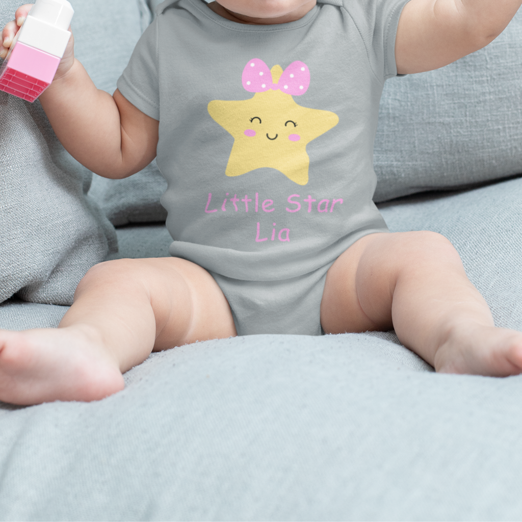 Little Star Baby Body mit Wunschname – Bio Baumwolle