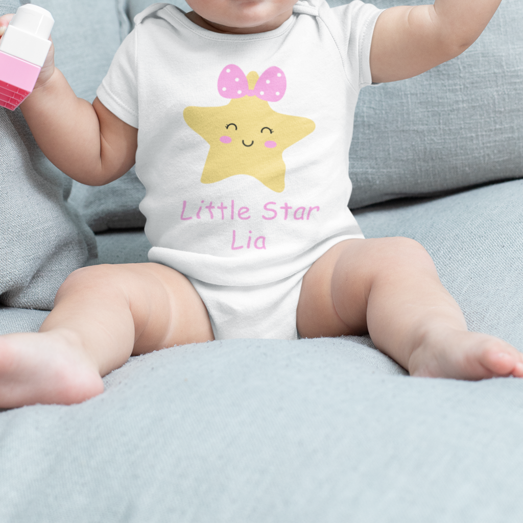 Little Star Baby Body mit Wunschname – Bio Baumwolle