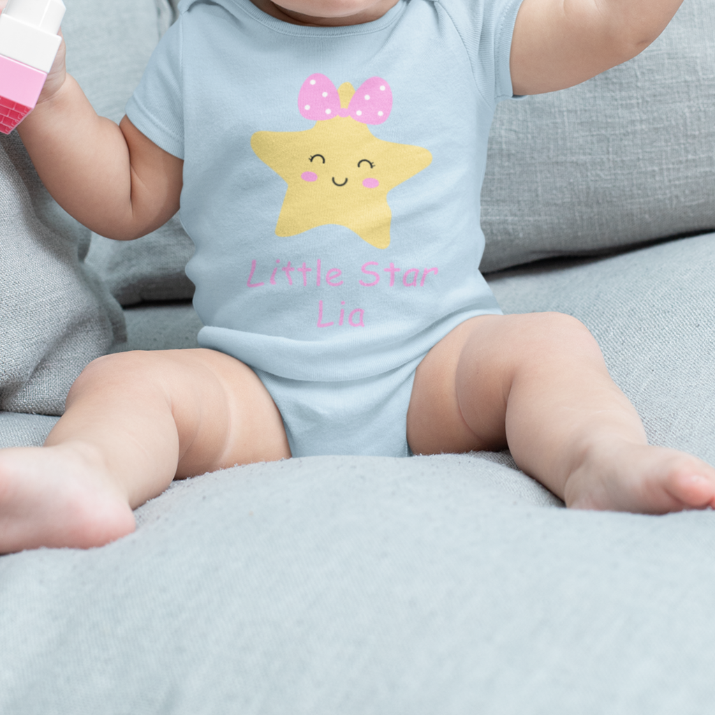 Little Star Baby Body mit Wunschname – Bio Baumwolle