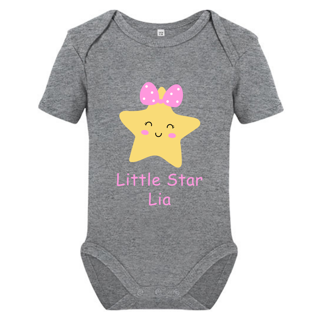 Little Star Baby Body mit Wunschname – Bio Baumwolle