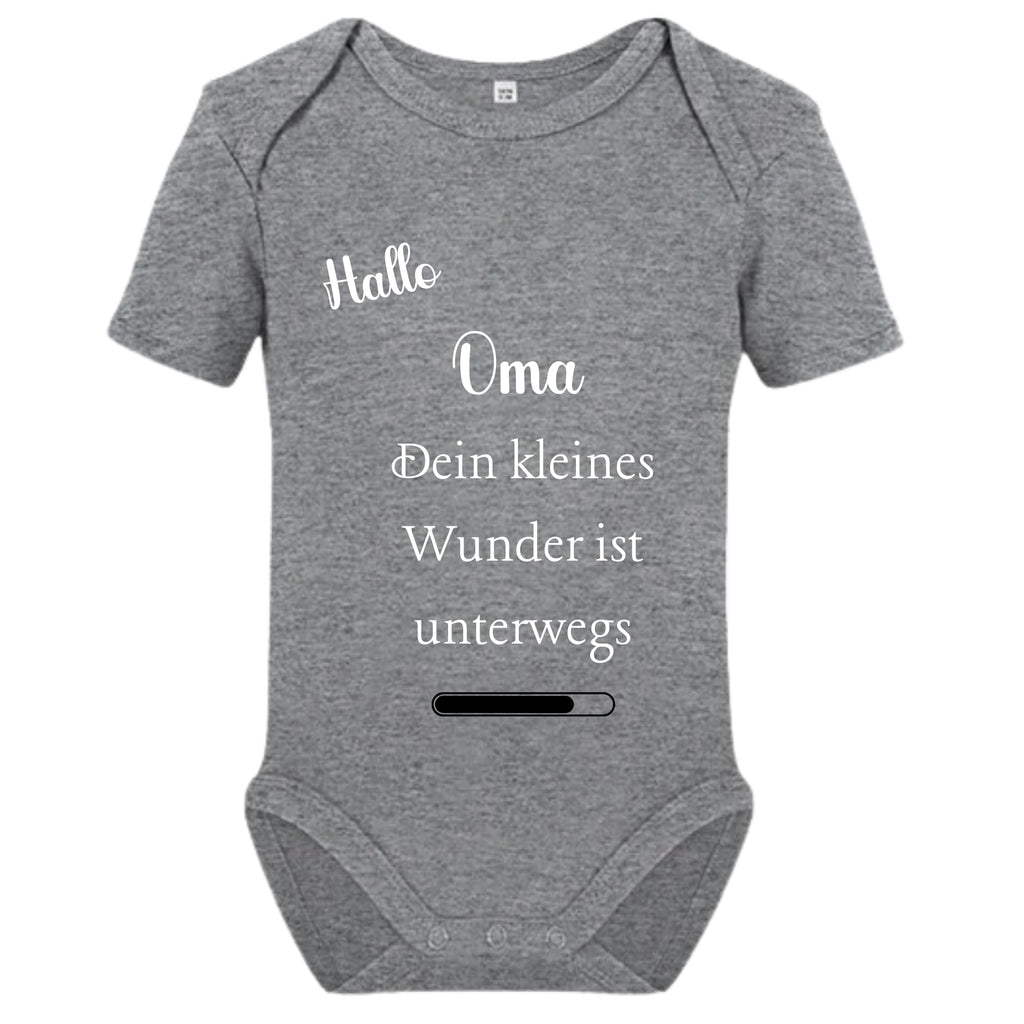 Baby Body – Schwangerschaftsverkündung Strampler – Mama, Papa, Oma & Opa- sprüchen – Kurzarm bio Baumwolle Unisex - Geschenk zur Geburt & Baby Ankündigung neugeborene Geschenk (50-56)