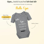 Baby Body – Schwangerschaftsverkündung Strampler – Mama, Papa, Oma & Opa- sprüchen – Kurzarm bio Baumwolle Unisex - Geschenk zur Geburt & Baby Ankündigung neugeborene Geschenk (50-56)