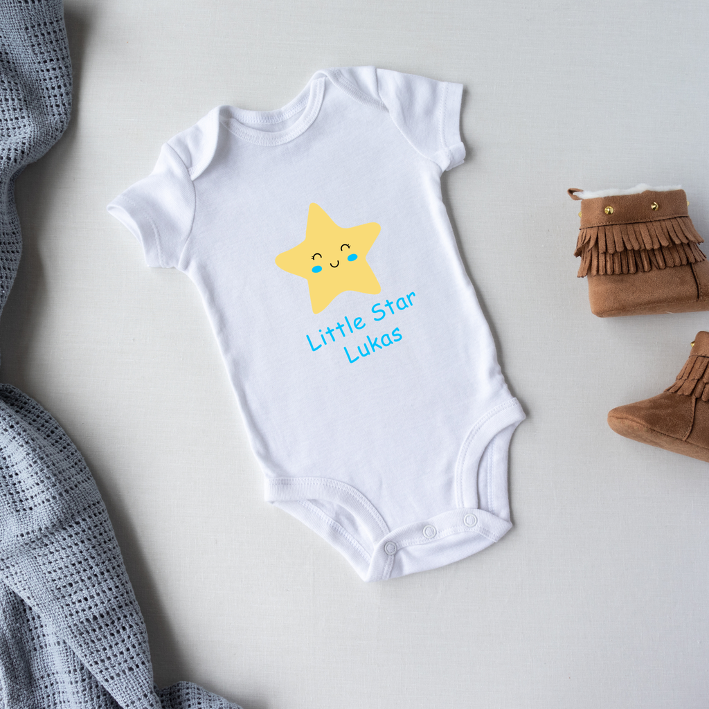 Little Star Baby Body mit Wunschname – Bio Baumwolle