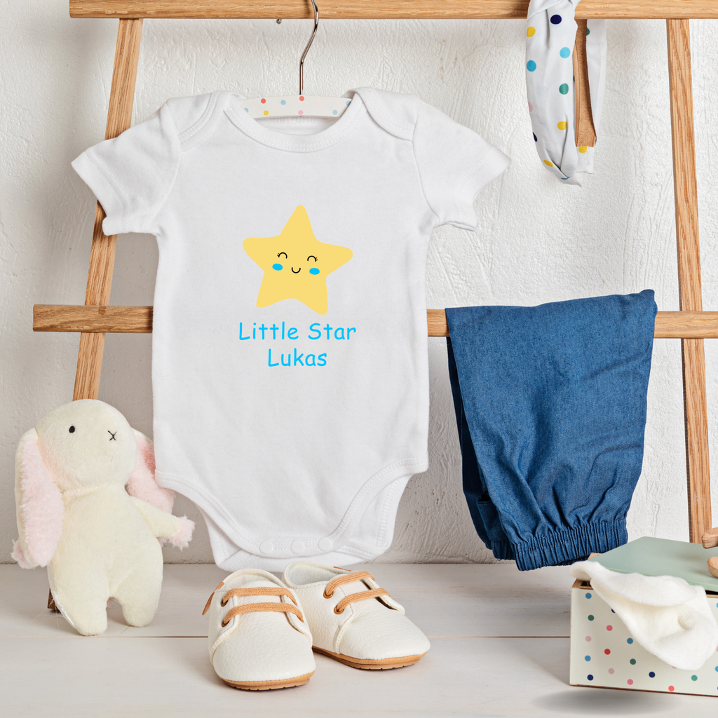 Little Star Baby Body mit Wunschname – Bio Baumwolle